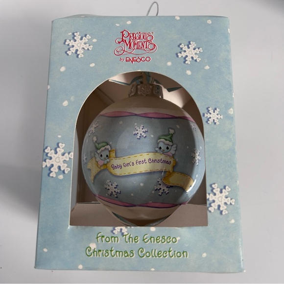 Enesco Precious Moment 2002 glass ball ornament - BABY GIRL’S FIRST CHRISTMAS - Picture 4 of 9